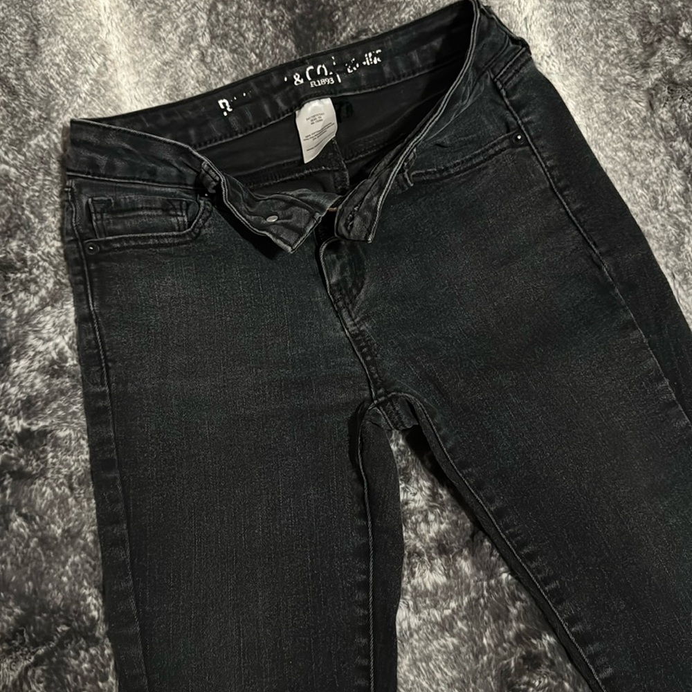 Skinny jeans. High waisted. Very good condition. Size 2.